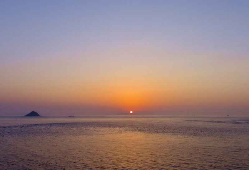 関門海峡の朝日